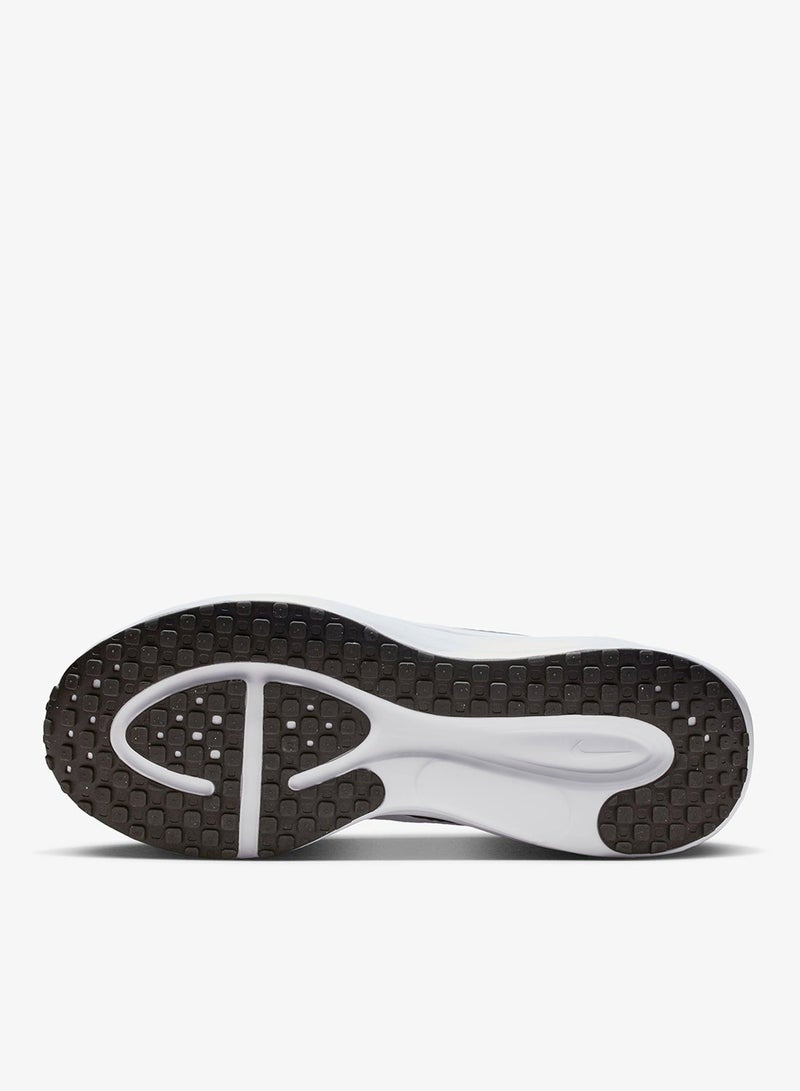 NIKE REVOLUTION 8