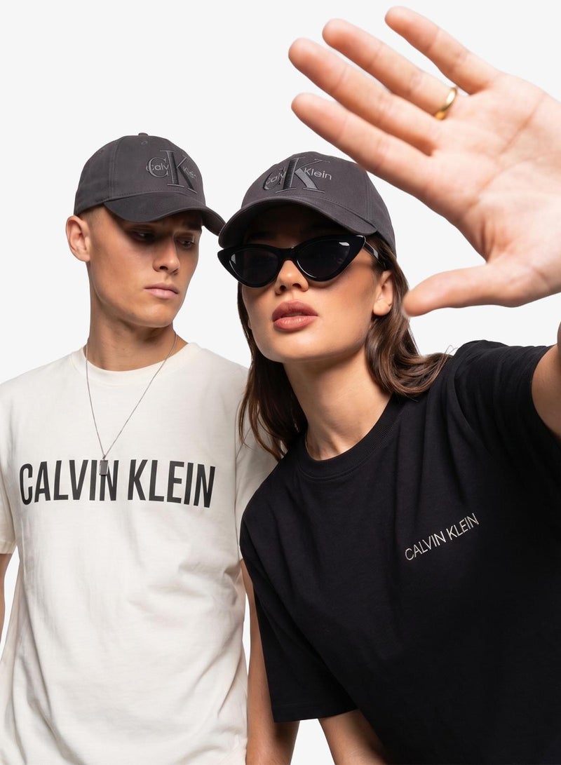 LARGE LAYERED MONOLOGO curved peak CAP