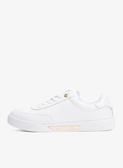 Essential Chic Court Sneaker