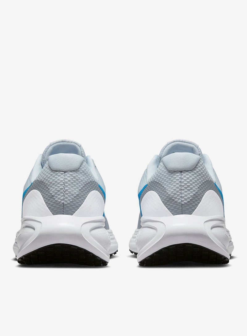 Nike Revolution 8