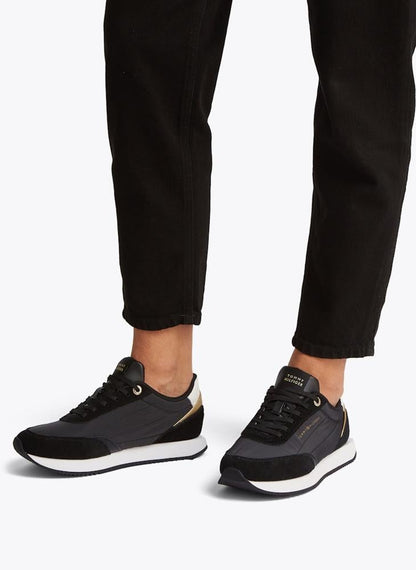 ESSENTIAL RUNNER TRAINERS
