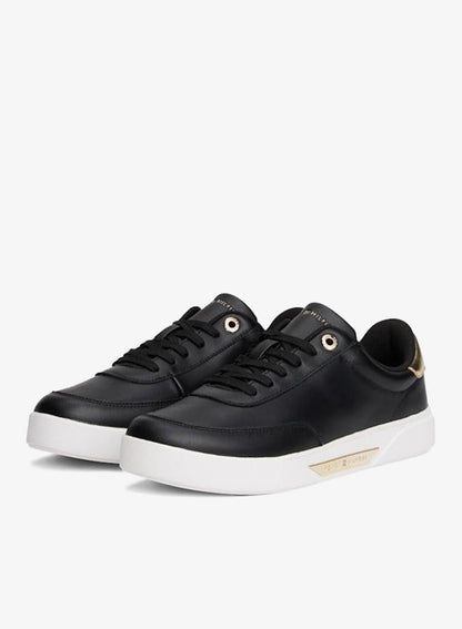 Essential Chic Court Sneaker