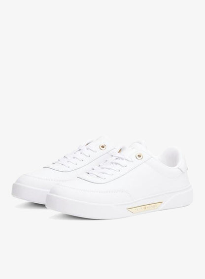 Essential Chic Court Sneaker