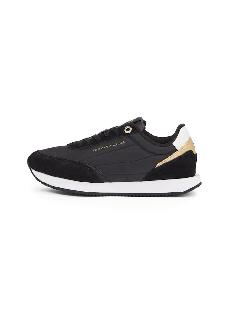 ESSENTIAL RUNNER TRAINERS