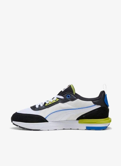R22 Sneakers