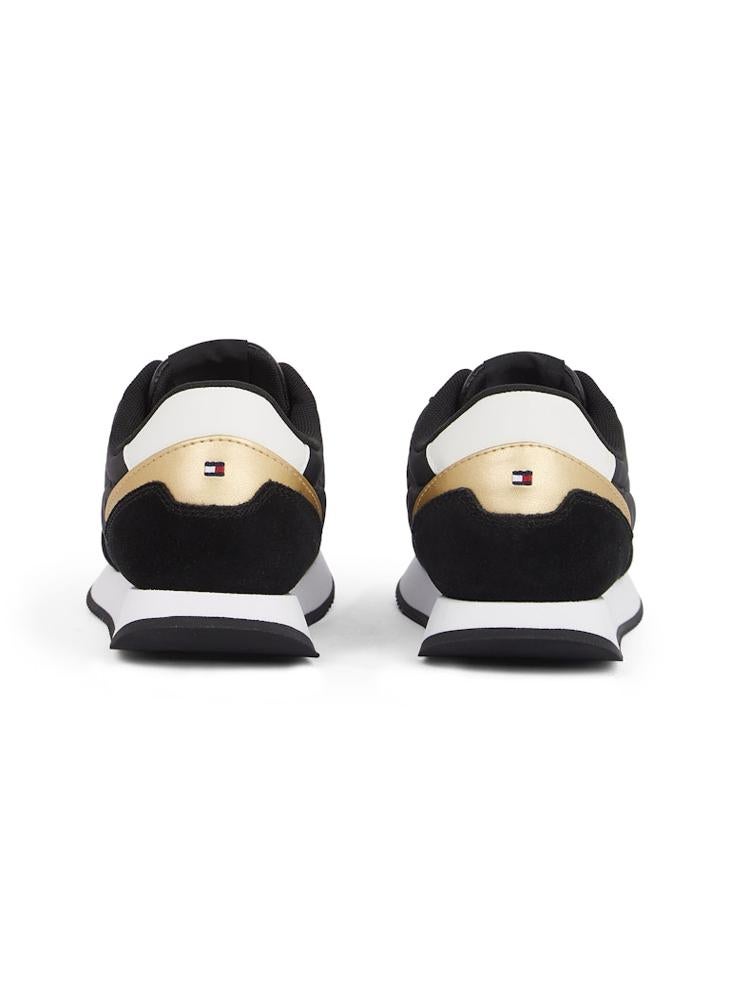 ESSENTIAL RUNNER TRAINERS