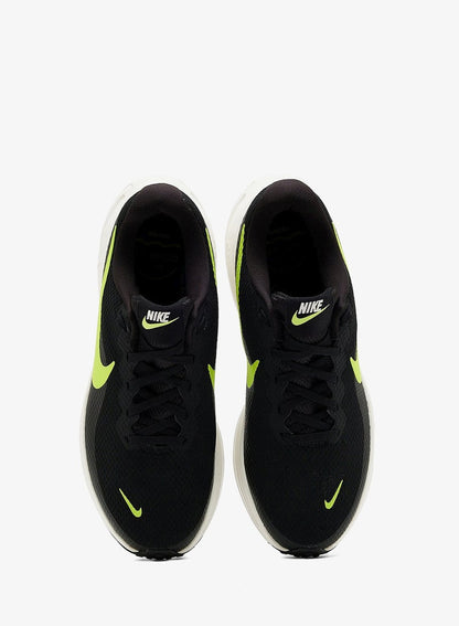 Nike Revolution 8