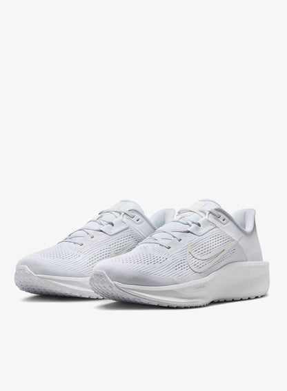 Nike QUEST 6 Sneakers for Men - White / Platinum
