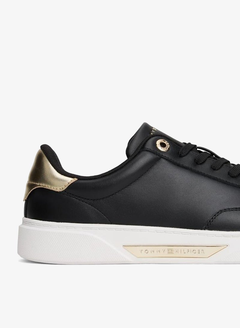 Essential Chic Court Sneaker