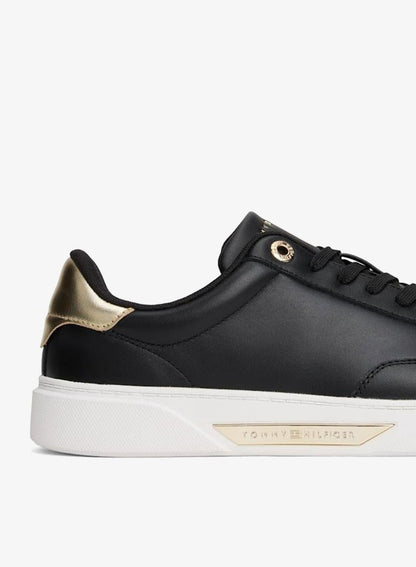 Essential Chic Court Sneaker