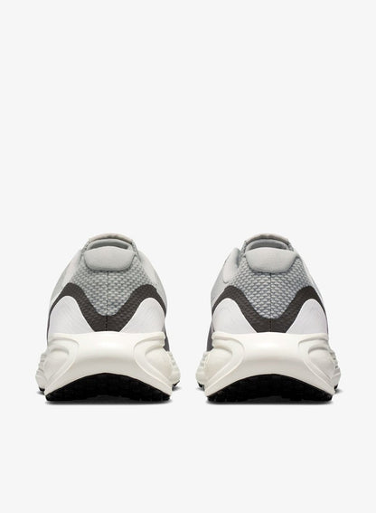 NIKE REVOLUTION 8