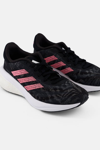 Women Supernova 3 Lace Up Running Shoes, Multicolor