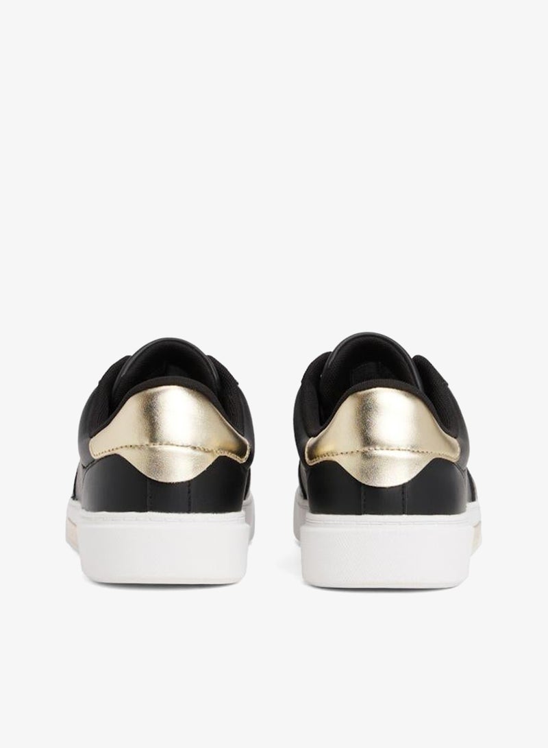 Essential Chic Court Sneaker