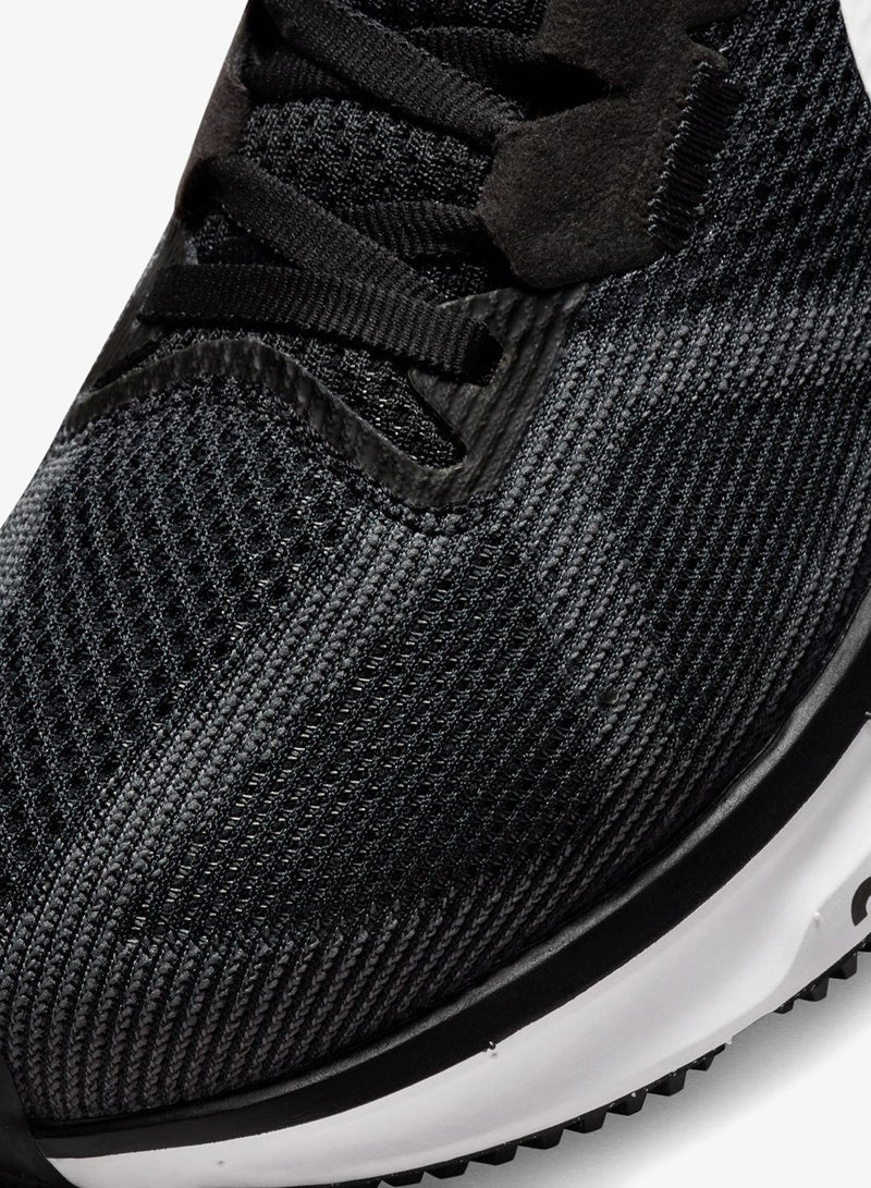 Nike Structure 25