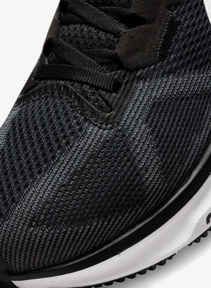 Nike Structure 25
