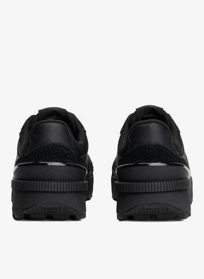 Evolve Low Top Sneakers