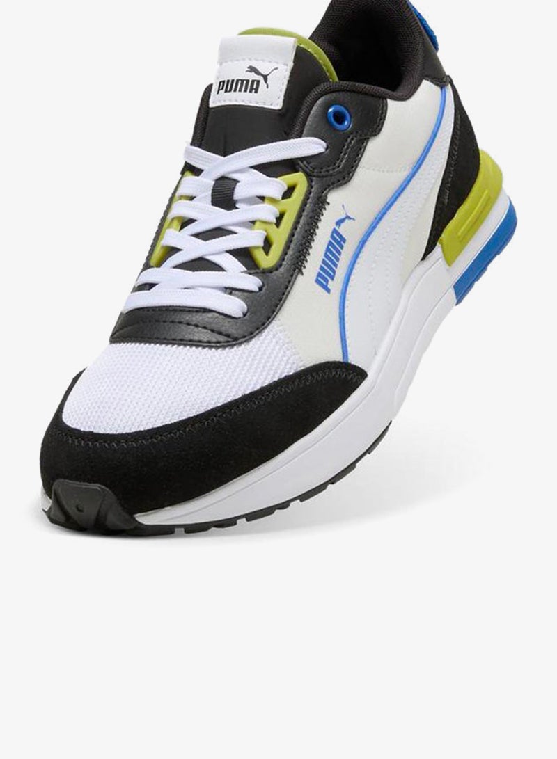 R22 Sneakers