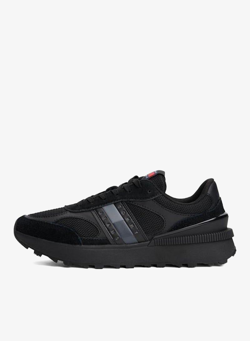 Evolve Low Top Sneakers