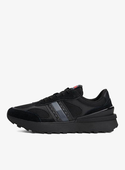 Evolve Low Top Sneakers