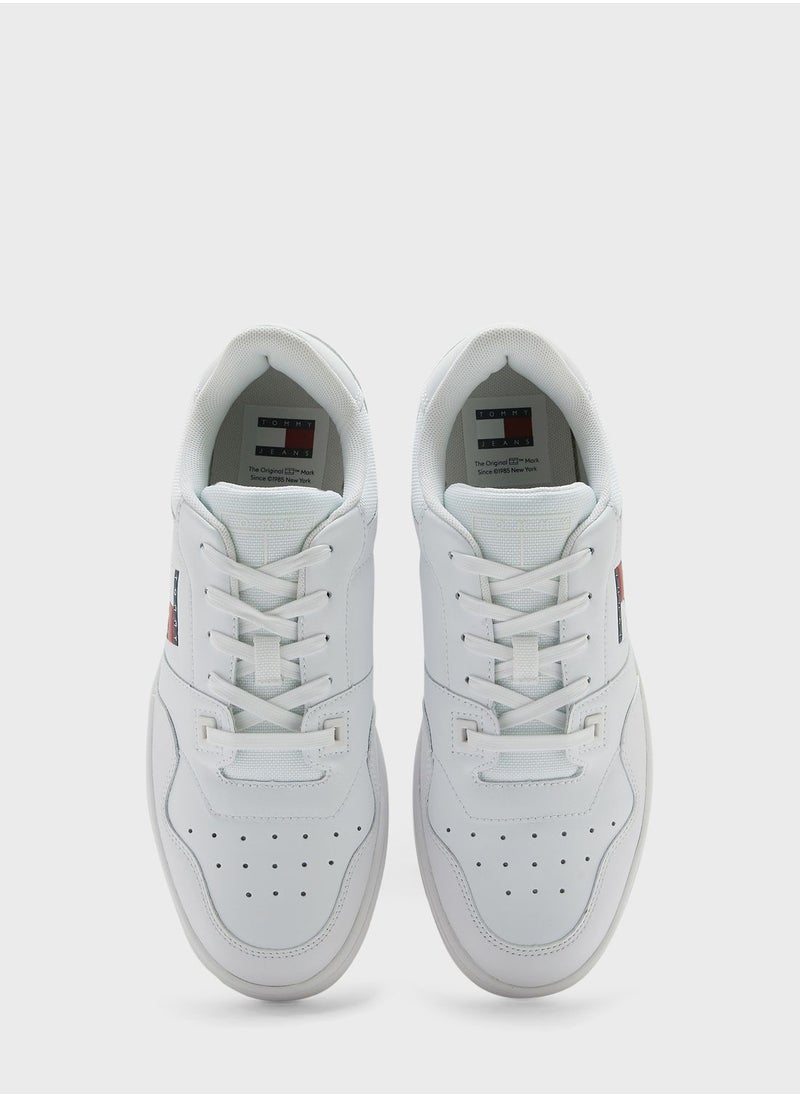 ESSENTIAL RETRO BASKETBALL TRAINERS