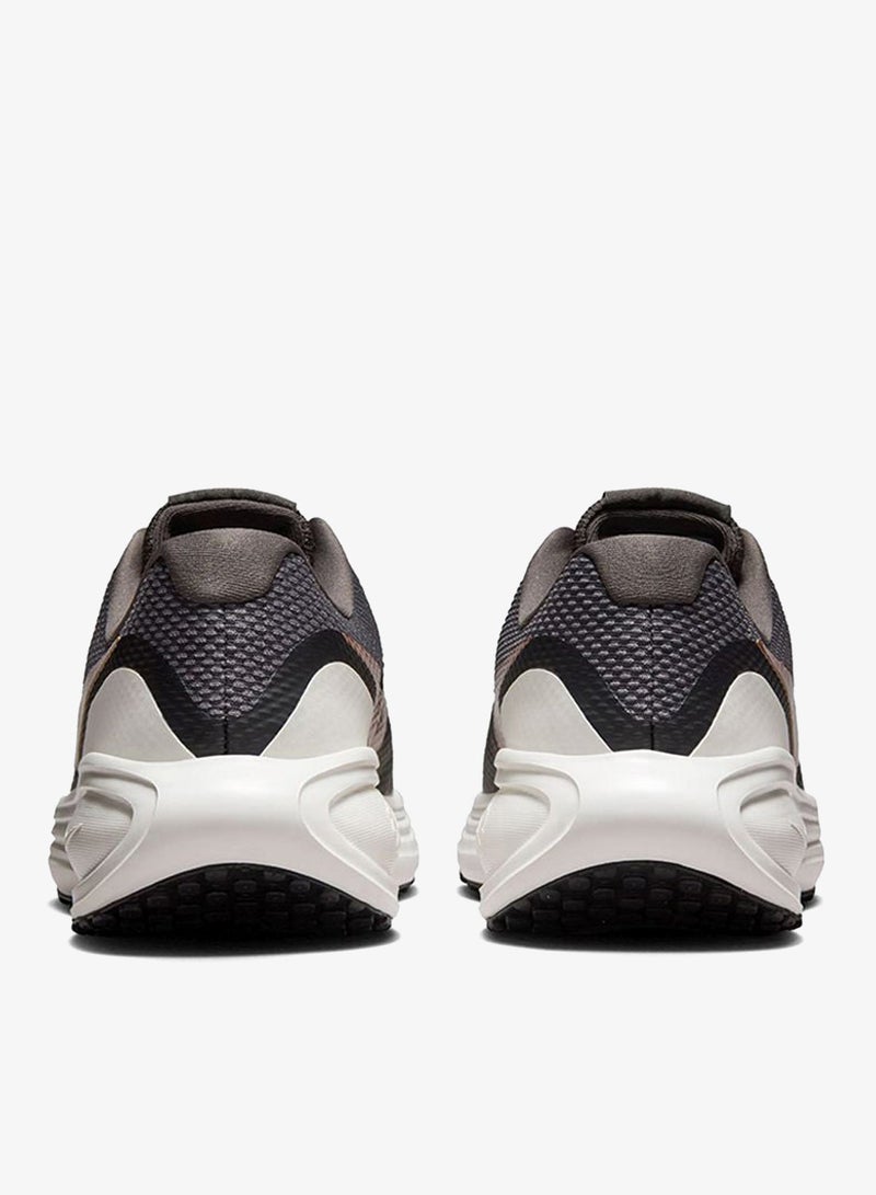 W NIKE REVOLUTION 8