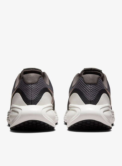 W NIKE REVOLUTION 8