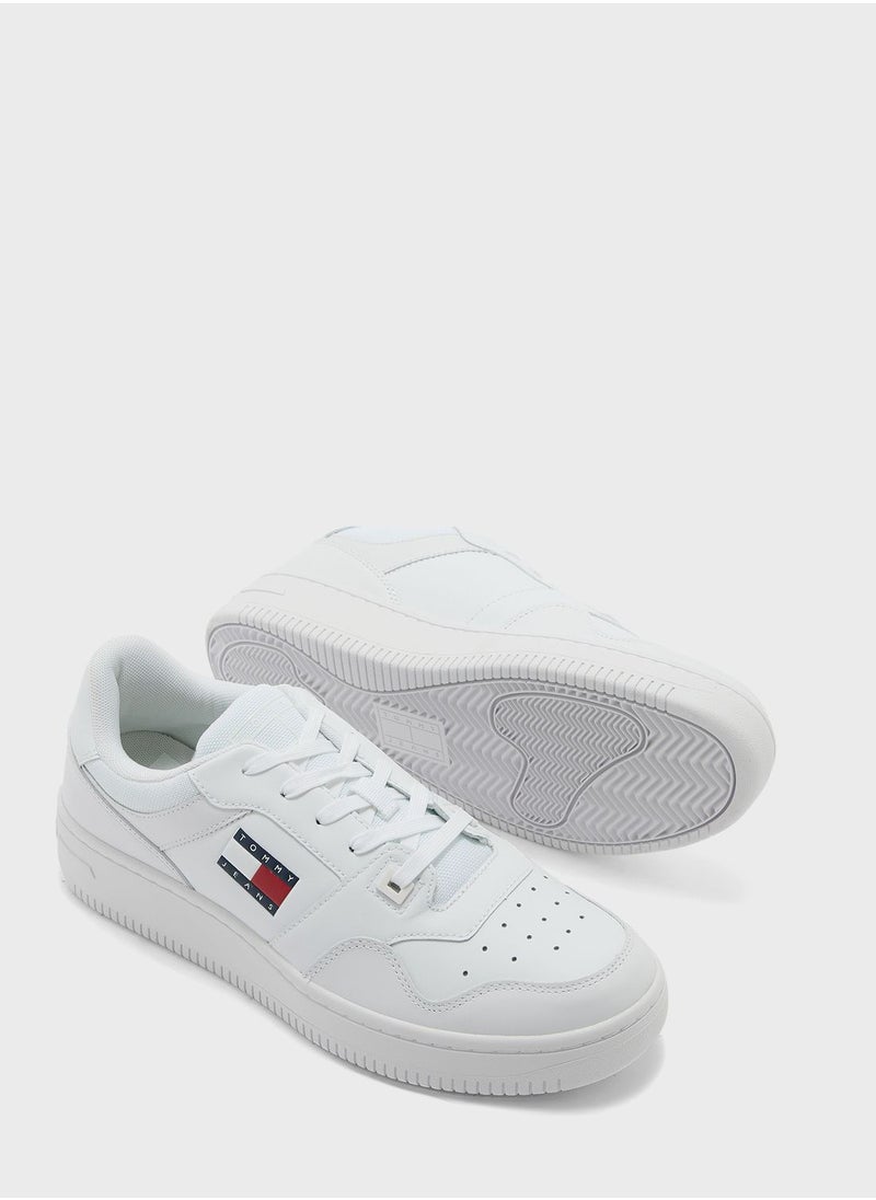 ESSENTIAL RETRO BASKETBALL TRAINERS