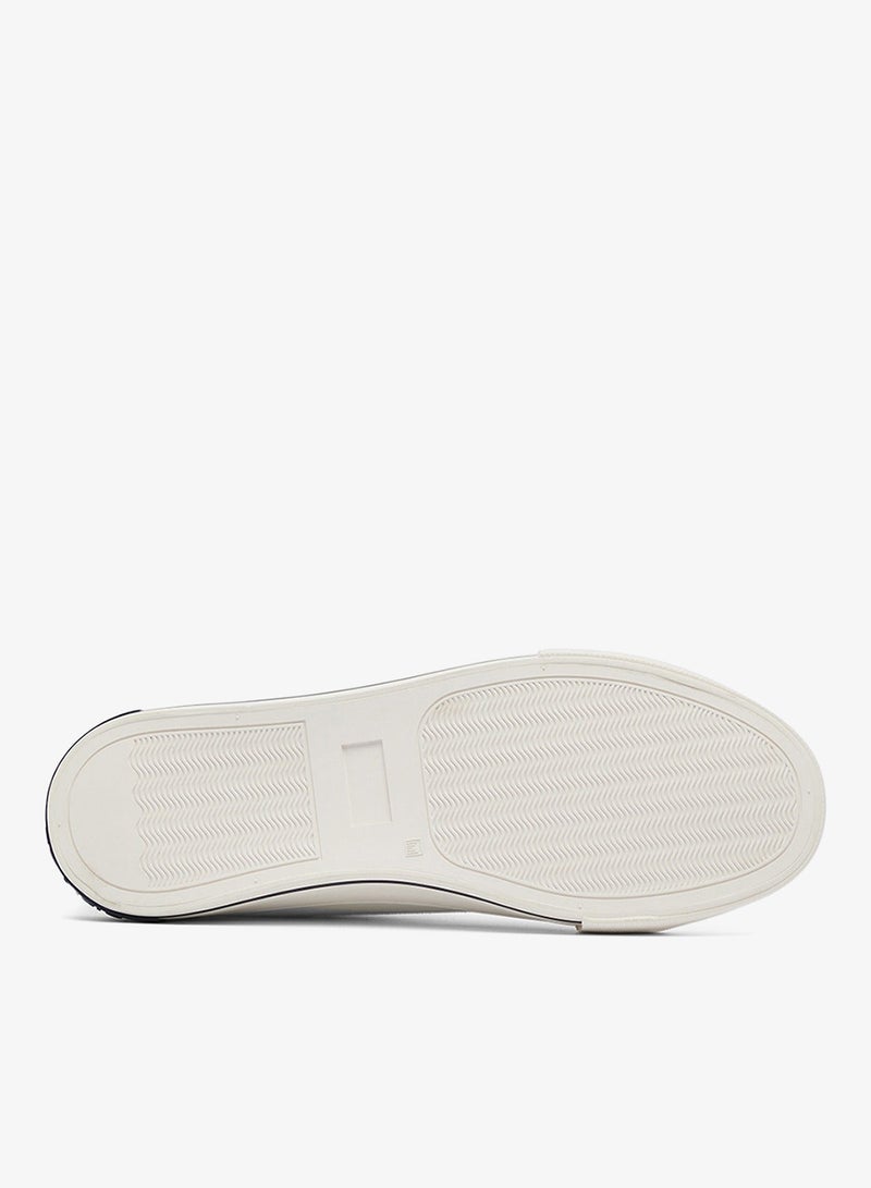 Men's White Low-Top Canvas Sneakers - Iconic Branding for a Clean Look Shoes