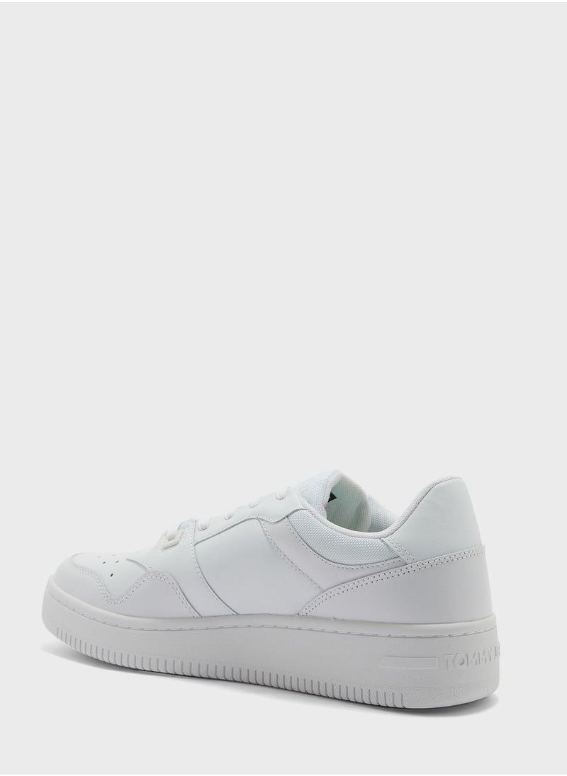 ESSENTIAL RETRO BASKETBALL TRAINERS
