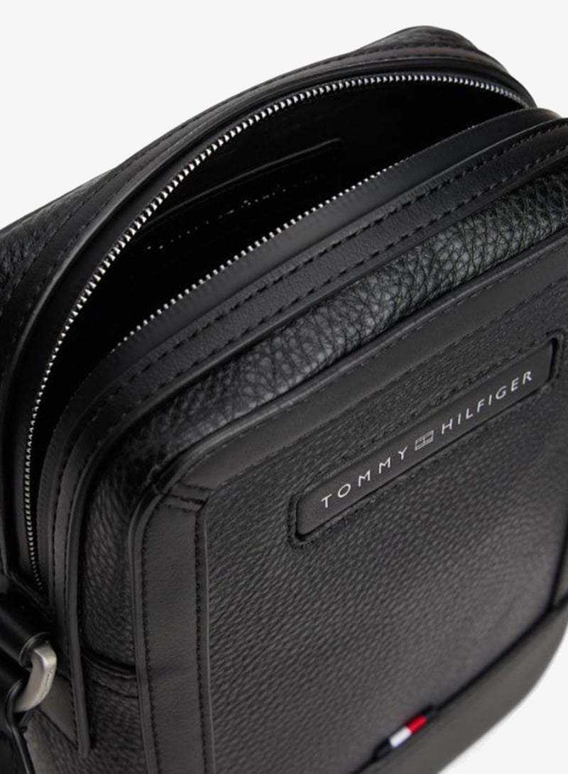 Pebble Grain Logo Crossbody Reporter Bag