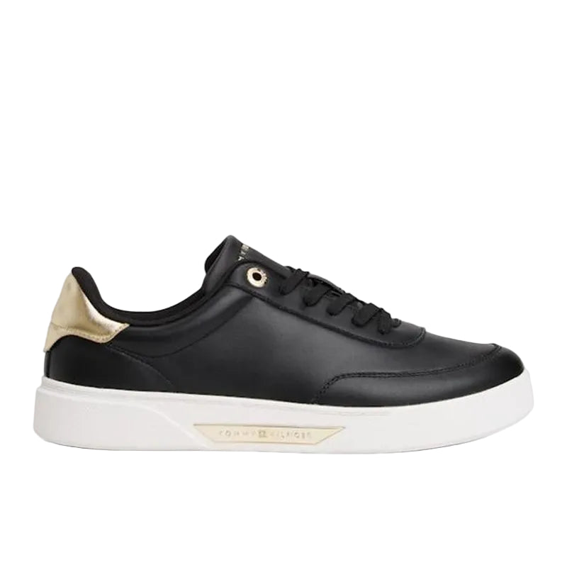 Essential Chic Court Sneaker