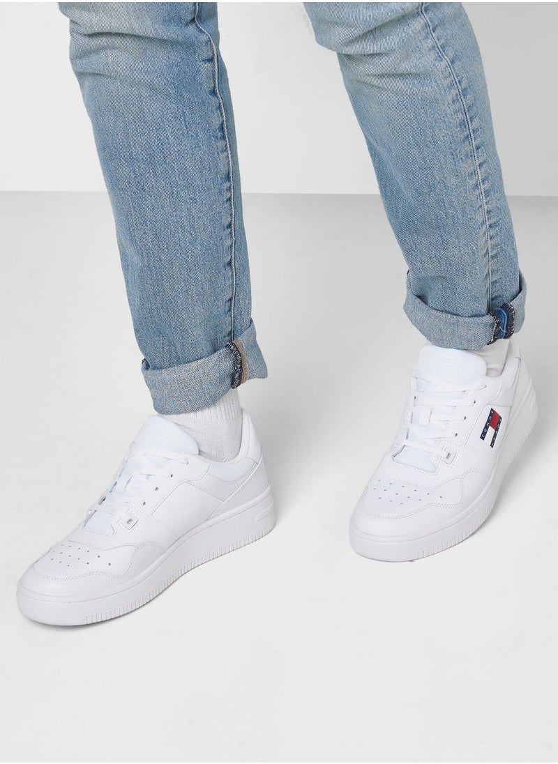 ESSENTIAL RETRO BASKETBALL TRAINERS
