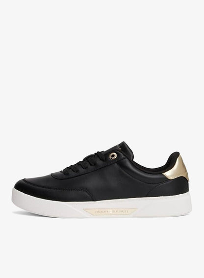 Essential Chic Court Sneaker