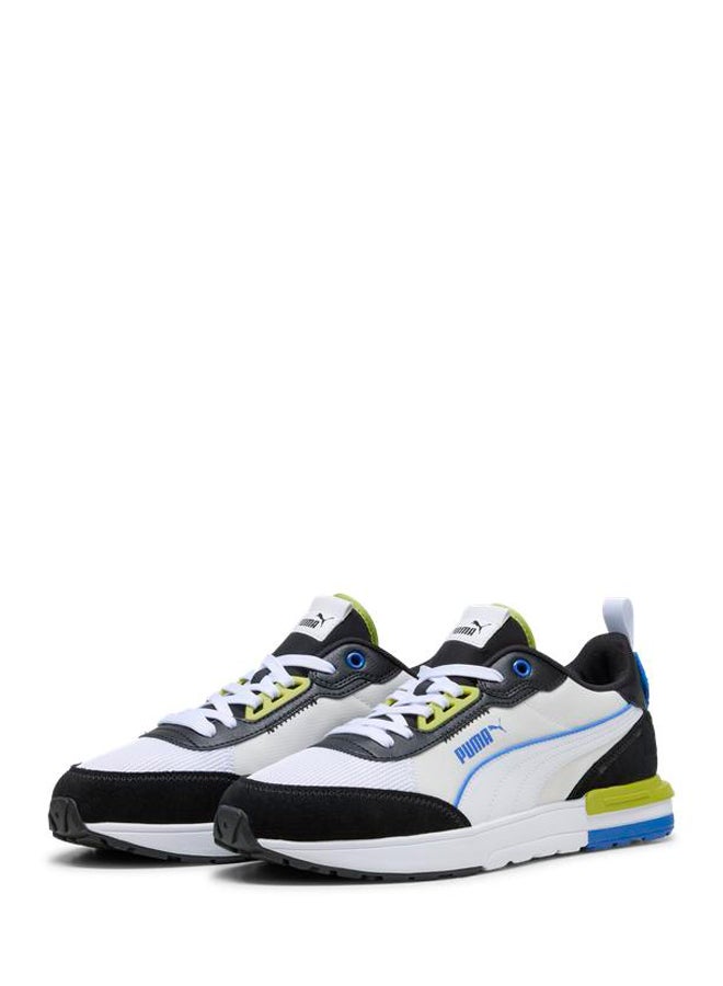 R22 Sneakers
